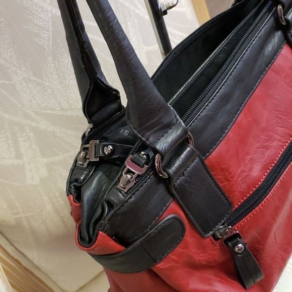 💟 Gussaci Red/Black Vegan Leather Bag - Picture 9 of 15